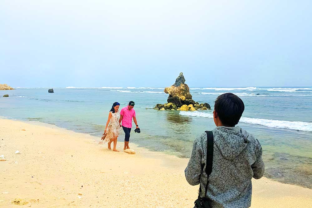 Pantai Melasti salah satu tempat menarik jika Kalian Liburan ke Bali