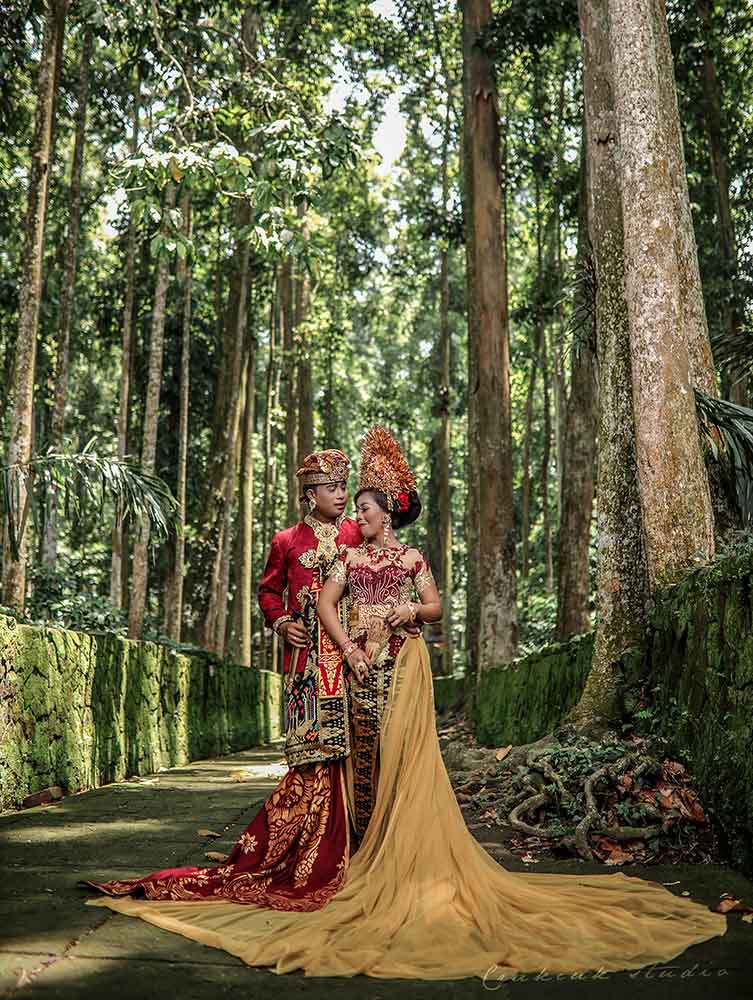 Sangeh Favorit Lokasi Foto Prewedding Adat Bali